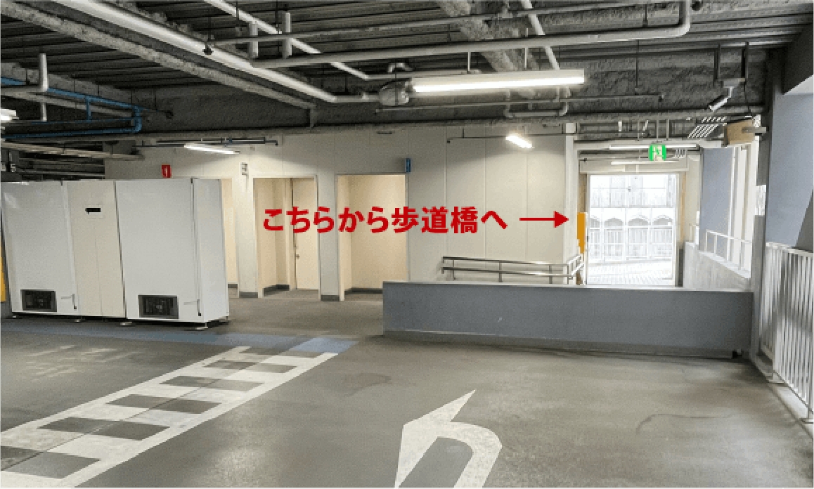駐車場から店舗への行き方