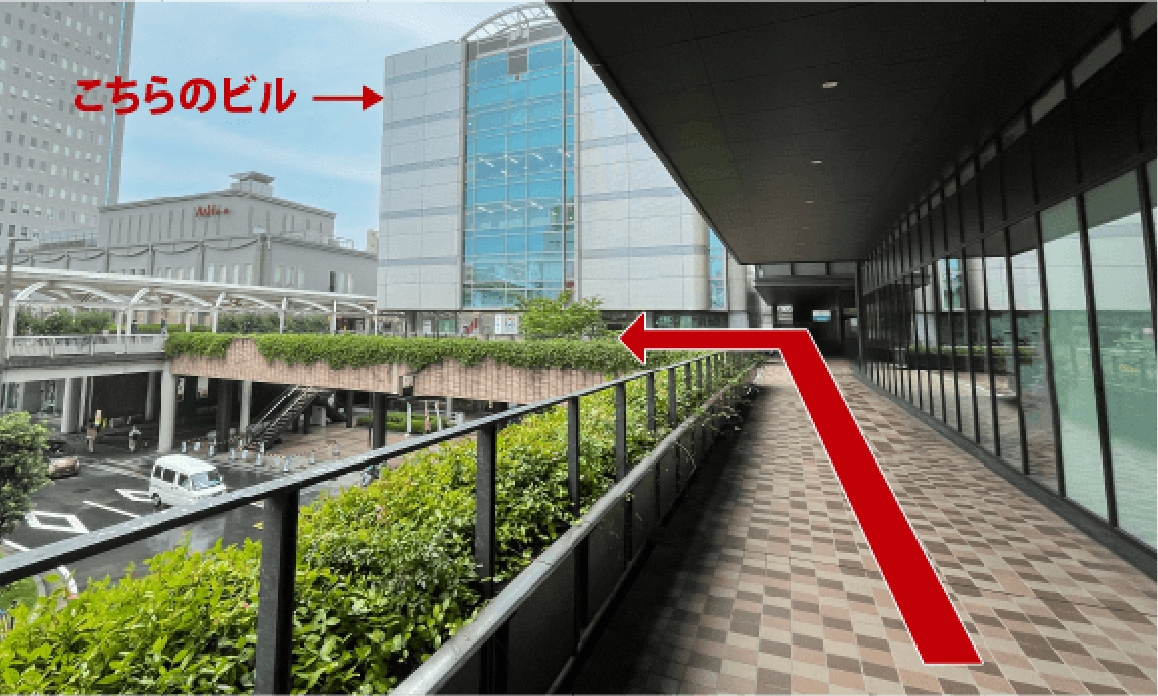 駐車場から店舗への行き方
