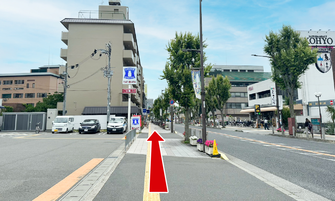 駐車場から店舗への行き方
