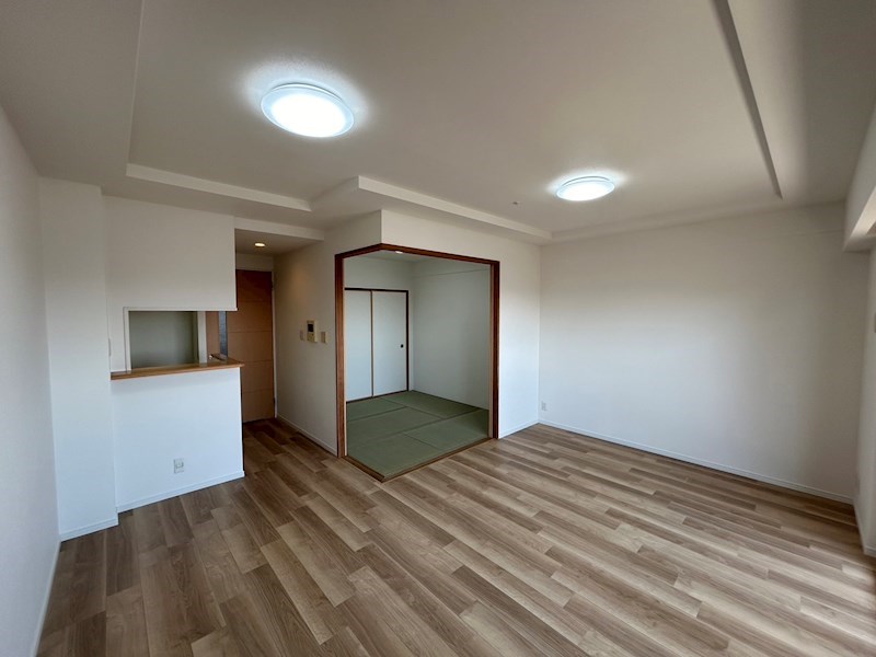 【CASA】メロディーハイム茨木パークアヴェニュー 南向きのため、陽当たりもよく、あたたかな光が差し込むため、寛ぎの時間をお過ごしいただけます。