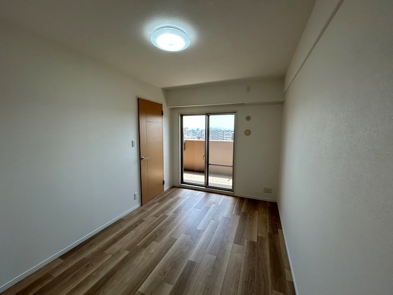 【CASA】メロディーハイム茨木パークアヴェニュー 令和6年3月リフォーム済みのため、即入居可能です。南向きバルコニーからはあたたかい光が差し込みます。