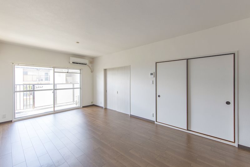 【CASA】サンヴェール高槻4号棟 南北二面バルコニーにつき、風通しが良く陽当り良好なお部屋となっております！