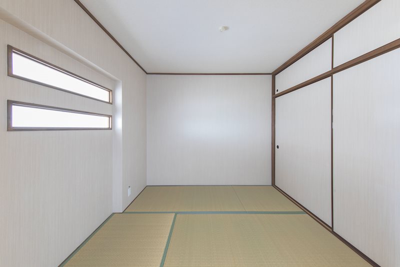 【CASA】サンヴェール高槻4号棟 約4.5帖の和室は客間としても、リビングの続き間としてお洗濯物を畳んだり、家事の合間の休憩にも最適！