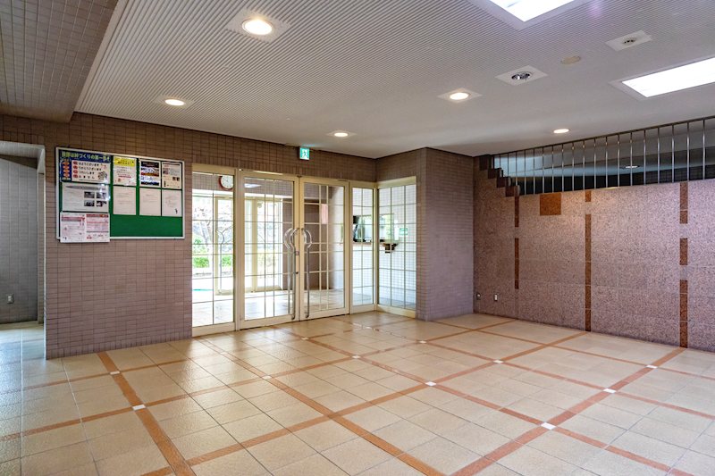 【CASA】アルティプラザ高槻 徒歩10分圏内に小・中学校、保育園、スーパーといった施設が揃い暮らしやすいエリア。