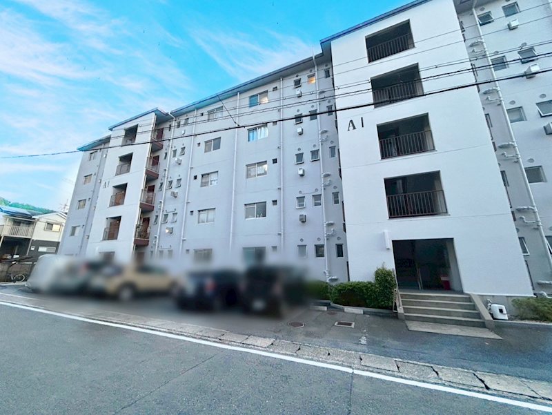 京都市営地下鉄「石田」駅まで徒歩13分!南向きバルコニーにつき陽当り・通風良好!周辺環境充実♪