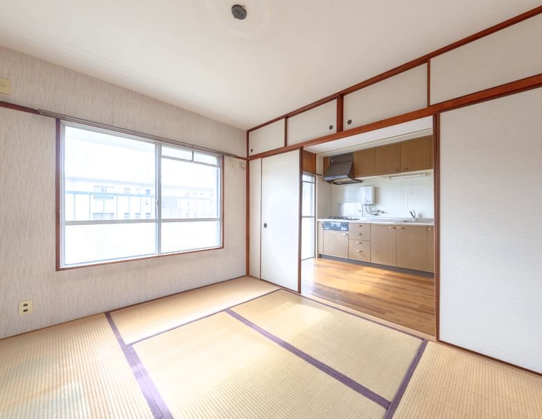 【CASA】 箕面粟生第2住宅第8号棟 【リビング以外の居室】和室が3部屋ございます。小さなお子様やご高齢の方も怪我をしづらく,安心してお過ごしいただけます。
