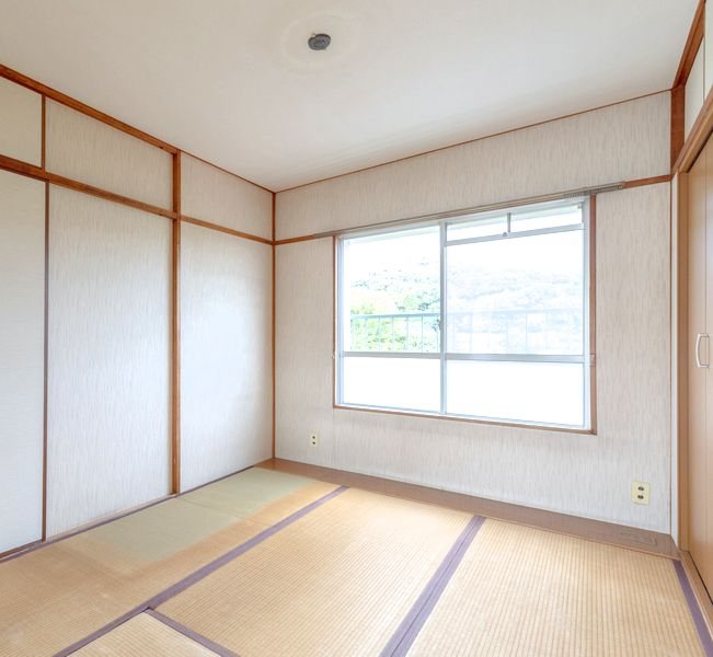 【CASA】 箕面粟生第2住宅第8号棟 【リビング以外の居室】和室の畳の香りはリラックス効果をもたらし、子供部屋・寝室など様々な用途にご使用いただけます。
