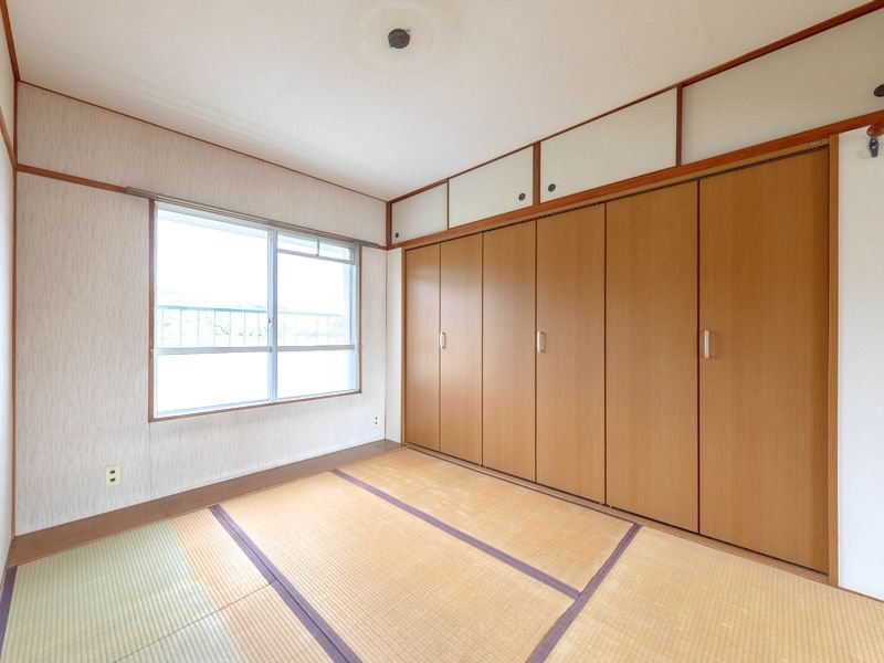 【CASA】 箕面粟生第2住宅第8号棟 【リビング以外の居室】豊川北小学校まで徒歩4分、第六中学校まで徒歩17分とアクセスもしやすく、お子様を安心して送り出すことが出来ますね。