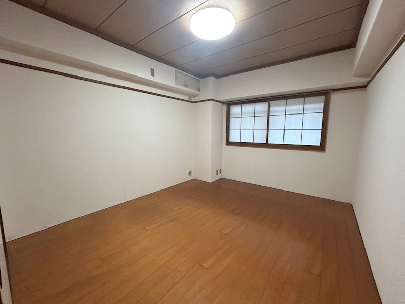 モンテベルデ古江台 家具の配置がしやすい長方形の居室です。
