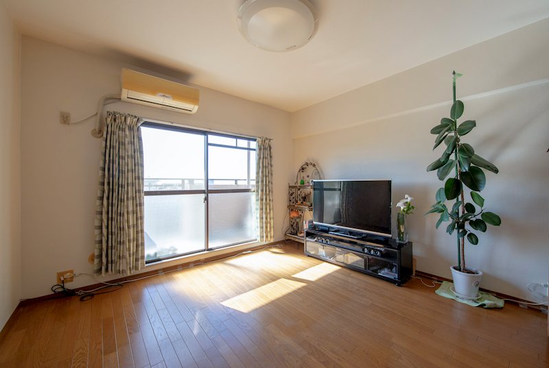 【CASA】朝日プラザ高槻ウエスト・ヒルズB棟 暖かな光を浴びながらゆっくりおくつろぎいただけます。