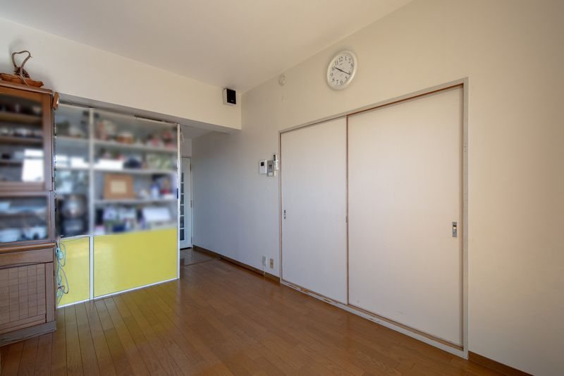 【CASA】朝日プラザ高槻ウエスト・ヒルズB棟 仕切り戸を開けて一つの空間としても利用することができ、ライフスタイルや用途に合わせて活用していただけます。