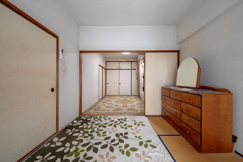 【CASA】朝日プラザ高槻ウエスト・ヒルズB棟 自由度の高い家具の配置が叶うシンプルな空間です。お子様の成長と必要になる子供部屋を与えるにはぴったりの間取りですね。