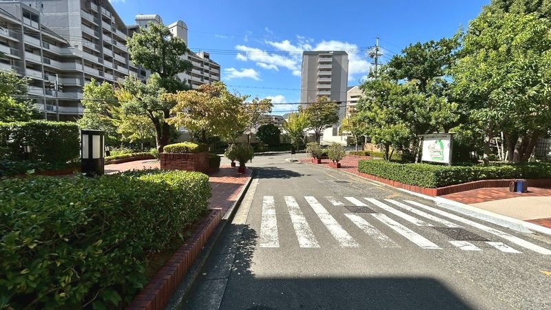 【CASA】朝日プラザ高槻ウエスト・ヒルズB棟 周辺にはお仕事帰りにも利用しやすいスーパーなどの買物施設が充実しております♪