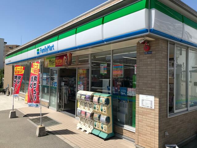 レジオンスクエア緑地公園 ファミリーマート　吹田千里山西店