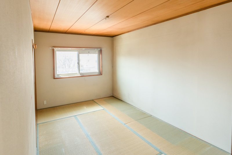 大阪府豊中市上野東１丁目 リビングに面した和室は、お子様のお昼寝や洗濯物置きにも便利。