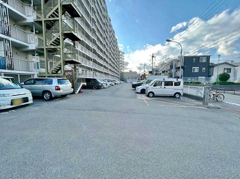 野中北スカイハイツ 本マンションにはバイク置き場もございますので、バイクをお持ちの方でも安心！