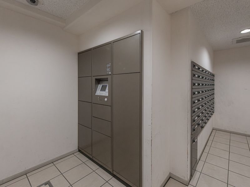 【CASA】 エルグレース彩都箕面C棟 【その他共用部】便利な宅配ボックス付き。