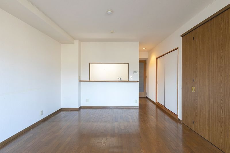 【CASA】ライオンズヒルズ高槻 ◆リビング◆ご内覧ご予約受付中！お気軽にお問い合わせください♪住宅ローンのご相談も大歓迎！頭金0円で購入も可能です！