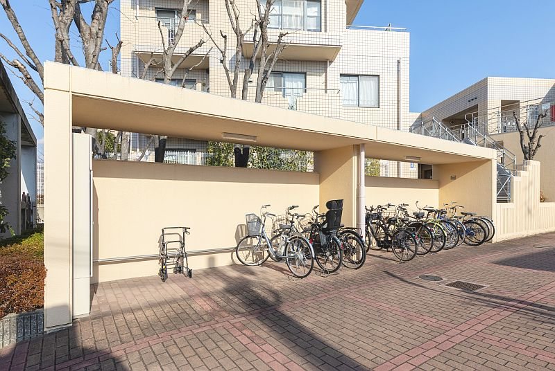 【CASA】ライオンズヒルズ高槻 ◆駐輪場◆JR京都線「高槻」駅バス11分「安岡寺東」徒歩3分