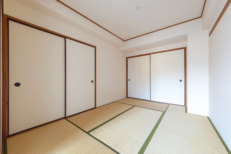【CASA】ライオンズヒルズ高槻 ◆和室◆落ち着きのある和室。ご家族のくつろぎスペースとしても、大切なお客様を迎える客間としても、様々な使い方ができて便利です♪