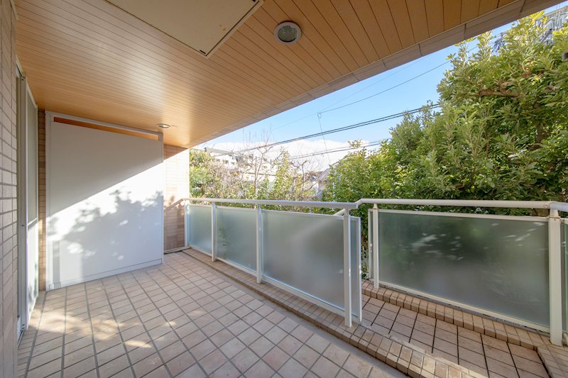 フローラ芦屋フラット ■バルコニー■1階ならではの贅沢、専用庭付き住戸