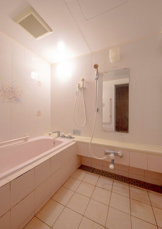 フローラ芦屋フラット ■浴室■落ち着いた設えが心地よい、上質なバスルーム