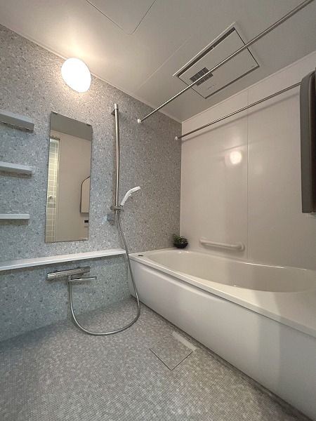 【CASA】ライオンズマンション千里丘ガーデンシティ 浴室乾燥機がございますので雨天時のお洗濯やカビ対策になります。