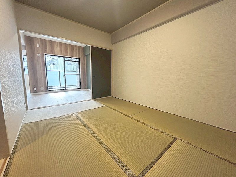 【CASA】フォルム逆瀬川 5.1畳の和室。来客用部屋としての利用も◎