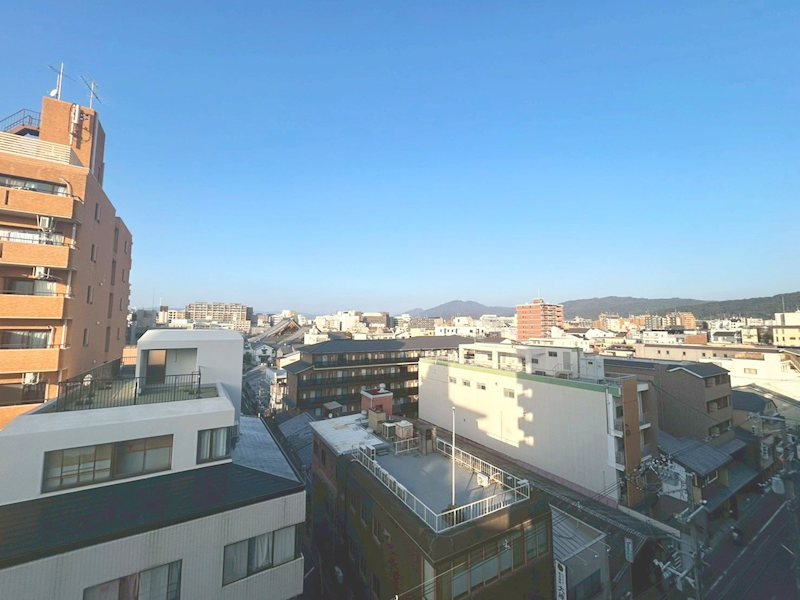 デ・リード烏丸東 南面バルコニーは、お部屋に爽やかな風と暖かな光をもたらします。
