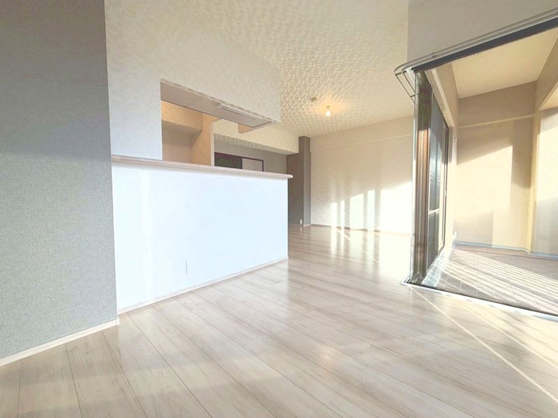 サンシティ桂坂3番館 ご家族の笑顔も増える、明るい南向きの住まい♪さらに会話の弾む対面式キッチンが、和やかで暖かい時間を演出！