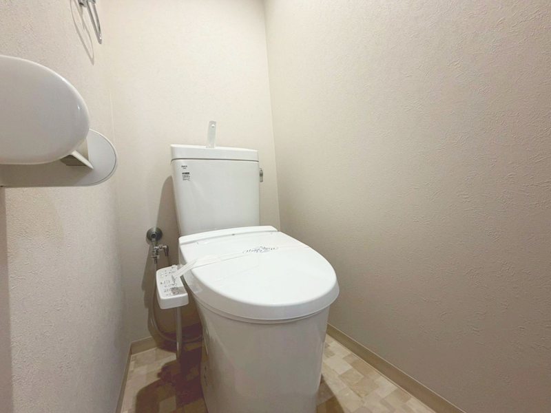 向島ニュータウン第3街区G棟 温水洗浄便座付きの高機能トイレです。