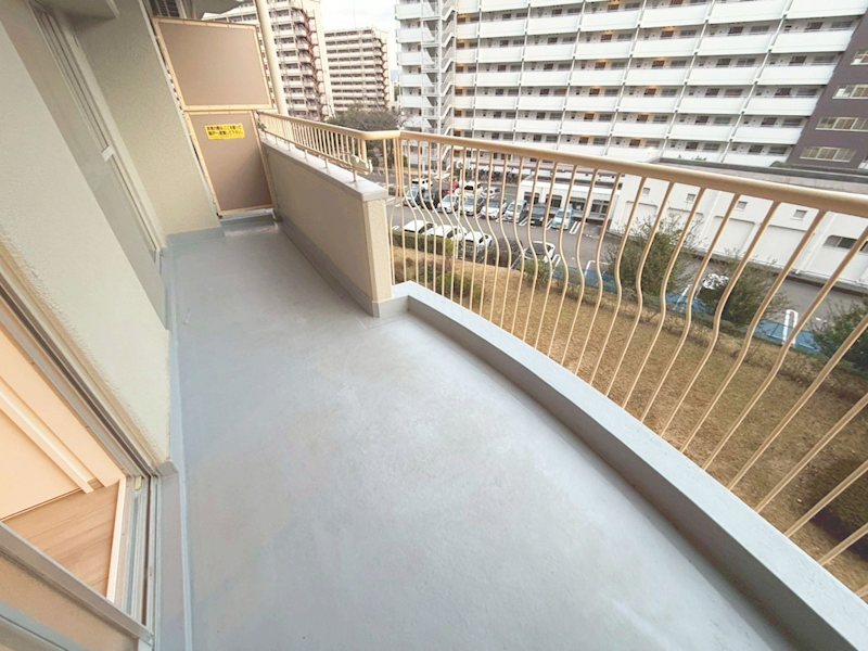 向島ニュータウン第3街区G棟 南面バルコニーは、それぞれのお部屋に爽やかな風と暖かな光をもたらします。