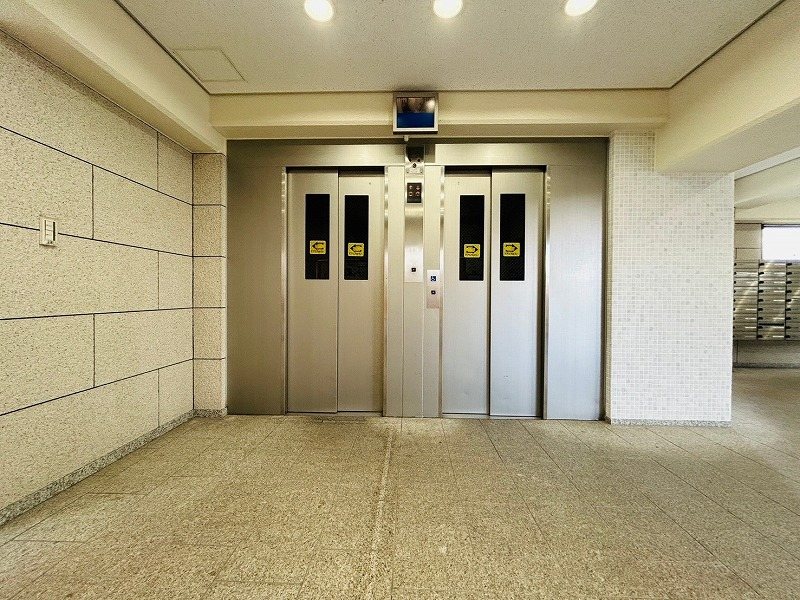 向島ニュータウン第3街区G棟 エレベーターがあり日々の生活の負担を軽減します