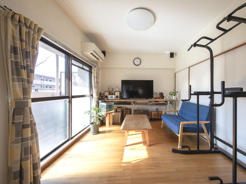 【CASA】朝日プラザ高槻ウエスト・ヒルズA棟   LDKは広々約15帖ございますので、ご家族皆様でゆったりとお寛ぎいただけます。
