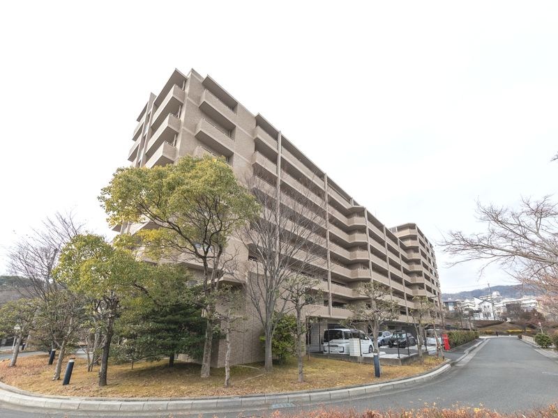 【CASA】グランノア高槻阿武山LUCE 徒歩10分圏内に小学校や日常使いしやすいスーパー・コンビニなどが揃った便利な住環境です。