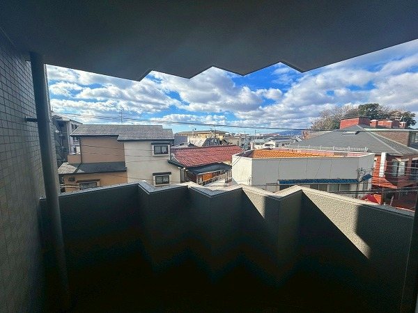 藤和シティホームズ池田井口堂 【眺望写真】3面バルコニーとなっております。光が入りやすく、明るい室内でお過ごしいただけるとともに通風も良好です。