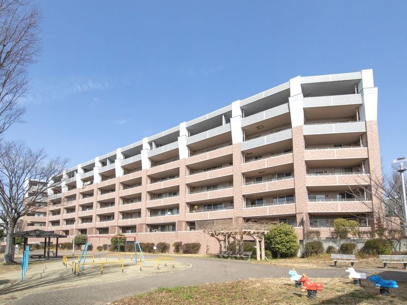 【CASA】ランフォルセ高槻パークガーデン≪LDK25帖超×ワイドスパンバルコニー≫ 最寄りバス停「日赤病院」停まで徒歩2分と毎日の通勤・通学にも利用しやすく便利な立地です！