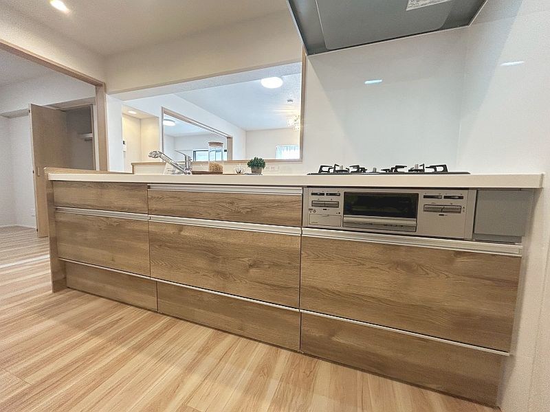 【CASA】宝塚御殿山マンション 新調したキッチン。収納力もございます♪