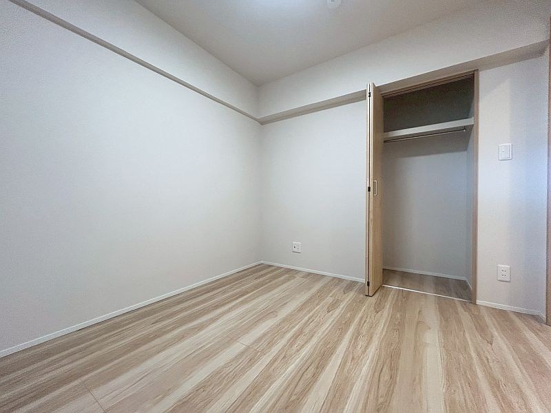 【CASA】宝塚御殿山マンション 4.8帖の洋室。お子様のお部屋なども設けられそうですね。