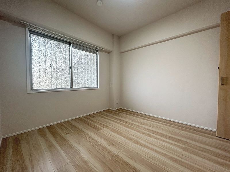 【CASA】宝塚御殿山マンション 床材、クロスを貼替しております♪