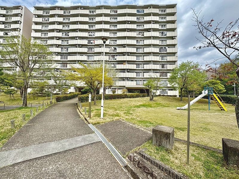 島本町立第二小学校まで徒歩約13分、島本町立第二中学校まで徒歩約9分の距離！