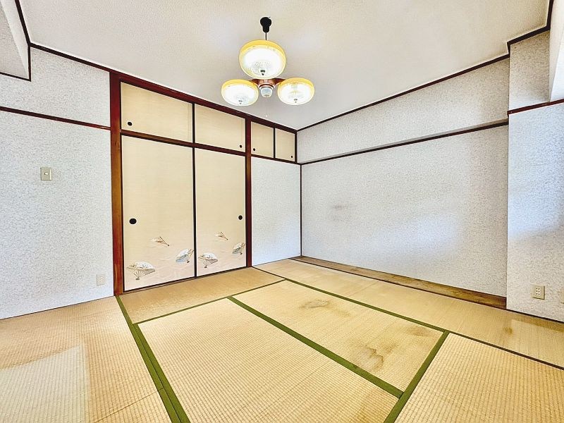 【CASA】若山台住宅34号棟 収納も完備。居住スペースにゆとりが持てますね。