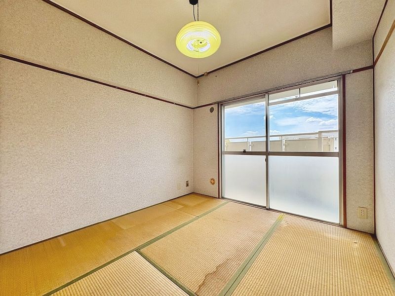 【CASA】若山台住宅34号棟 広々バルコニーは、居室2部屋とダイニングキッチンと接しており、全体的に明るい間取です♪