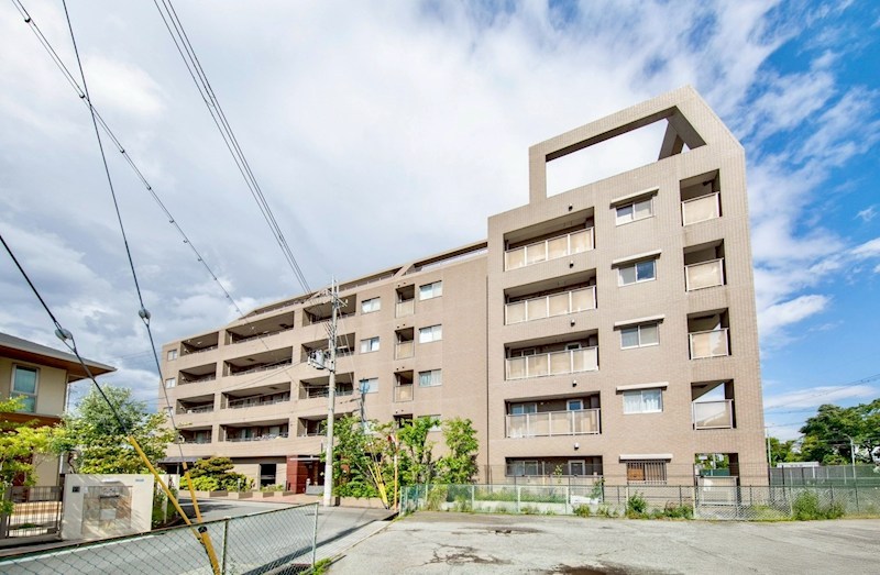 【CASAの仲介】セントラル武庫之荘本町 武庫之荘駅徒歩14分の立地。阪急神戸線利用で大阪・神戸方面へ軽快アクセス。通勤・通学はもちろん、休日のお出かけにも便利な住環境が魅力です。
