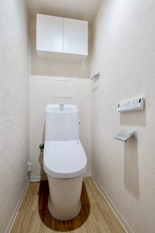 【CASAの仲介】セントラル武庫之荘本町 トイレには温水洗浄便座が付いており、寒い季節も快適にお過ごしいただけます。