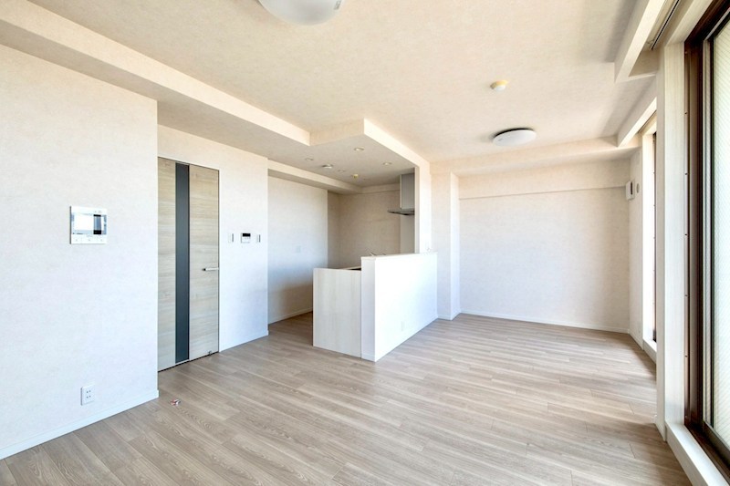 【CASAの仲介】セントラル武庫之荘本町 5階部分・西向きバルコニーからは心地よい光が差し込み、午後のひとときを明るく演出♪