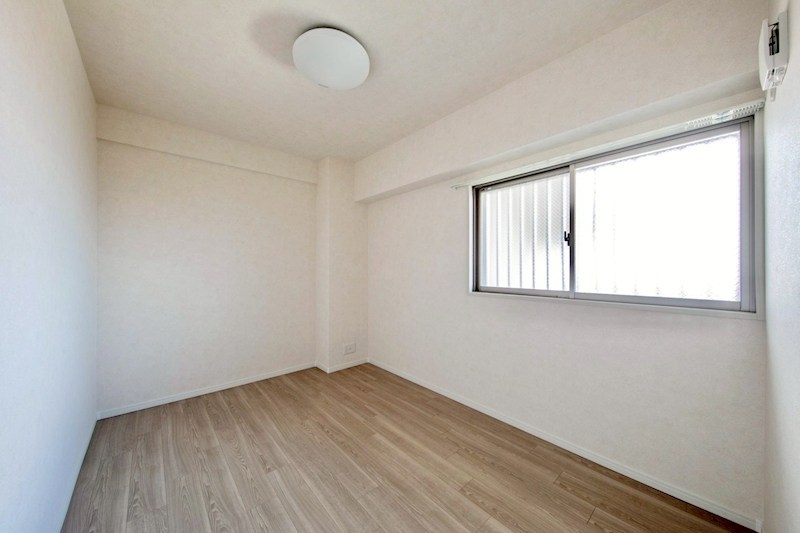 【CASAの仲介】セントラル武庫之荘本町 各居室には収納を設置し、使い勝手の良さを実現。片付けやすく、生活空間をいつでも整った状態に保てます。