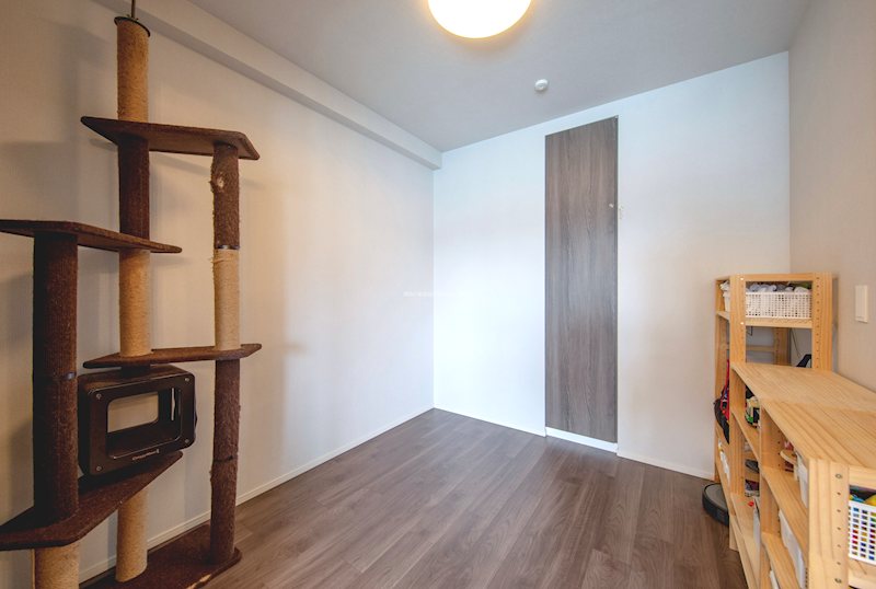 【CASAの仲介】クラッシィハウス尼崎GRAND PLACE リビングに隣接した4.5帖の洋室は、お子様の遊び場やキッズスペースとしても活用可能。リビングから様子を見守ることができる安心の間取りです。
