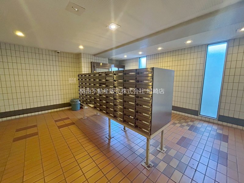 千舟リバーサイドヴィラD棟 宅配ボックスがございますので、お仕事中や不在時にもお荷物を受け取ることができ便利です。