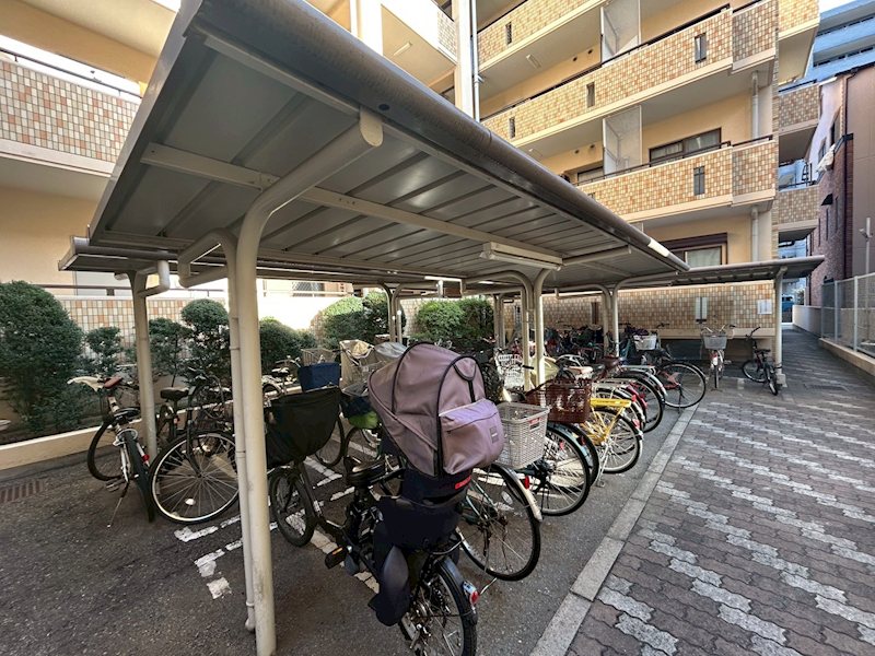 クラウンハイム東淀川2番館 知識豊富なスタッフがお客様をサポートし、マイホーム探しのお手伝い。